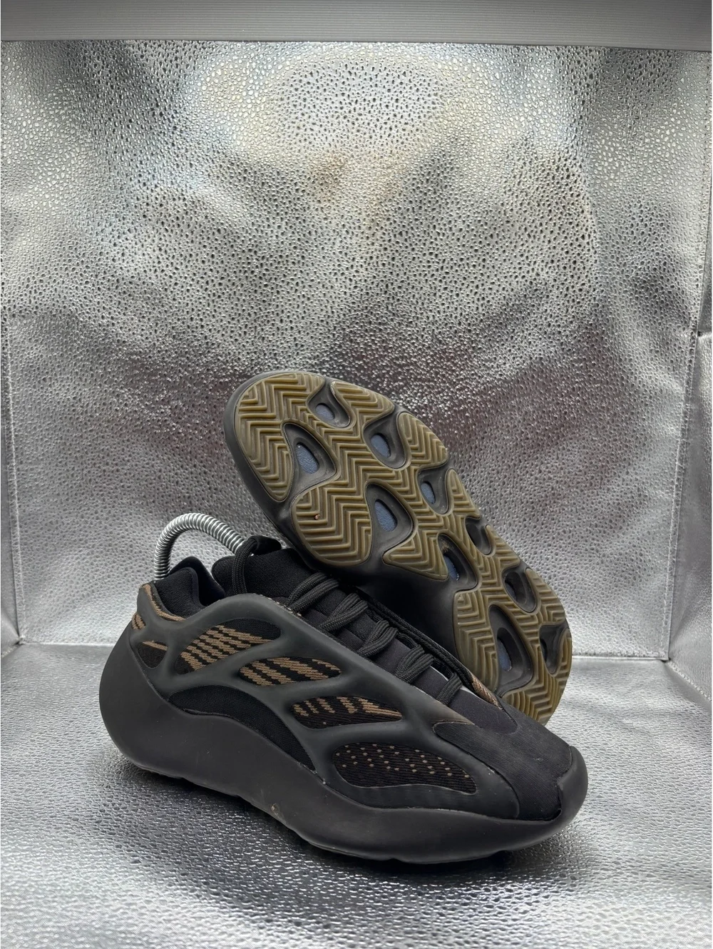 Adidas Yeezy 700 V3 clay brown